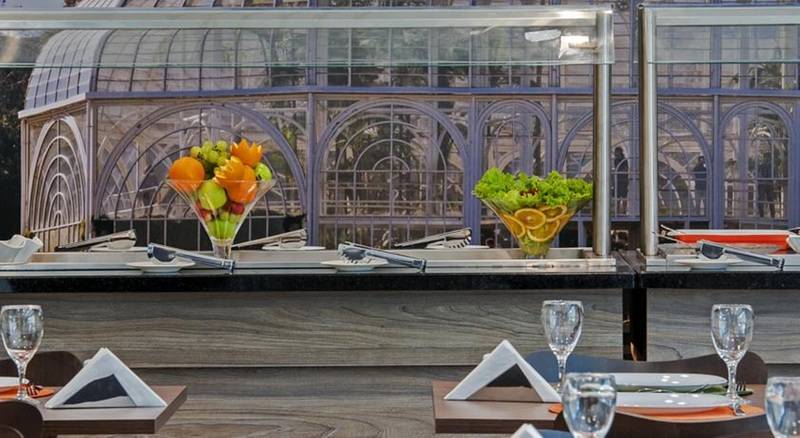 Отель Slim Curitiba Av Das Torres