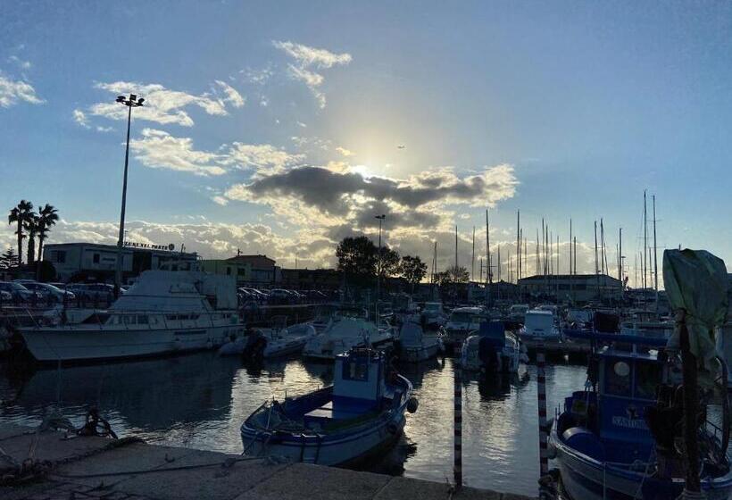 Agm Suite Rome Airport Fco Fiumicino Mare