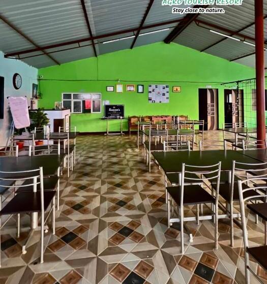 בית מלון כפרי Heavens Edge Resort