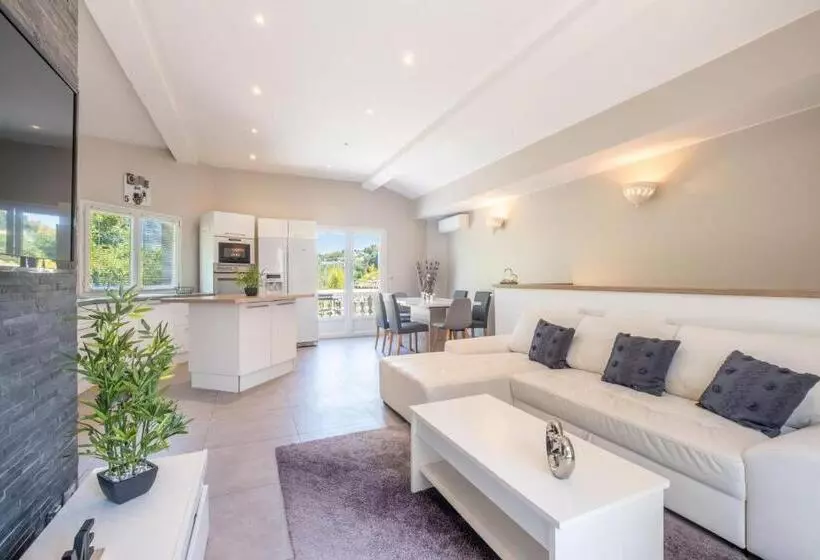 Villa 330m Heated Swimming Pool And Jacuzzi
