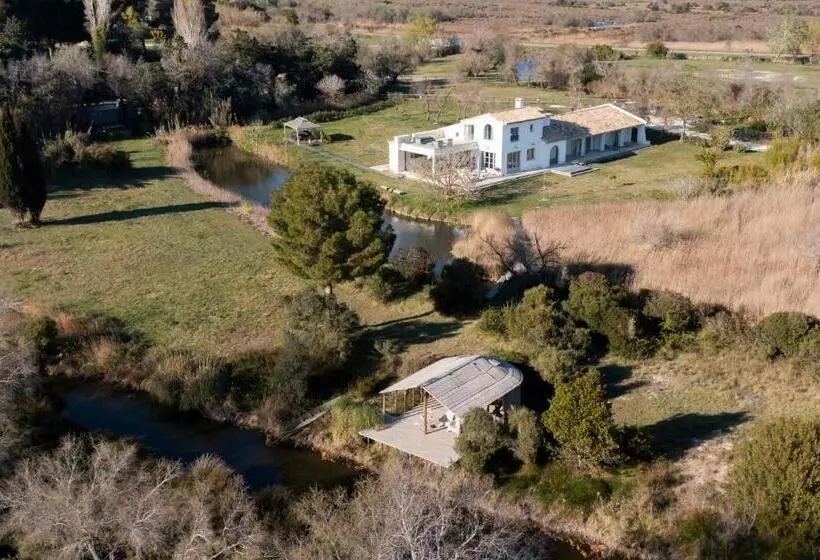 Aamiaismajoitus (B&B) Mas Du Couvin, Maison D Hôtes En Camargue