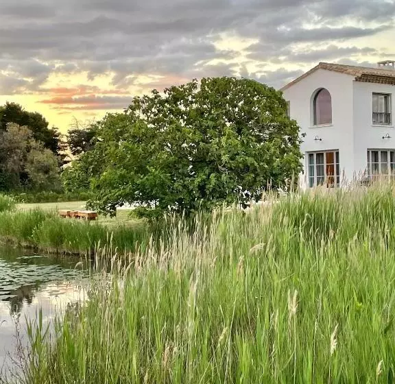 Aamiaismajoitus (B&B) Mas Du Couvin, Maison D Hôtes En Camargue