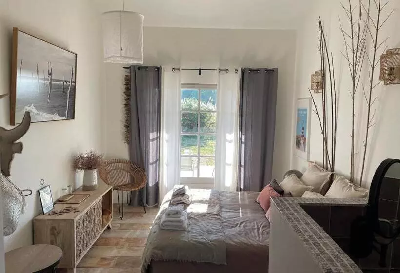 Aamiaismajoitus (B&B) Mas Du Couvin, Maison D Hôtes En Camargue