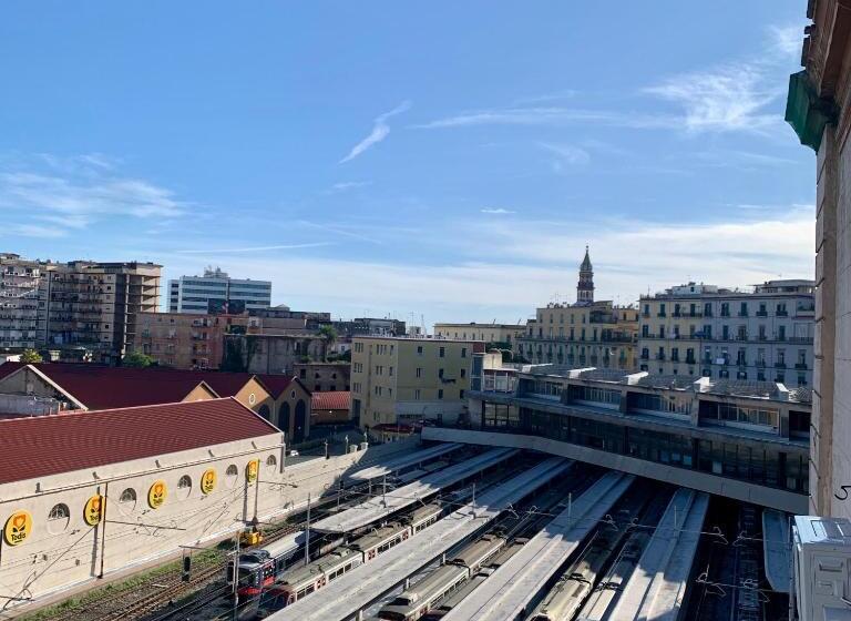 تختخواب و صبحانه Naptown Rooms