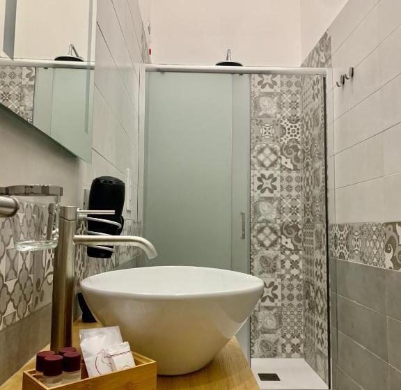 تختخواب و صبحانه Naptown Rooms