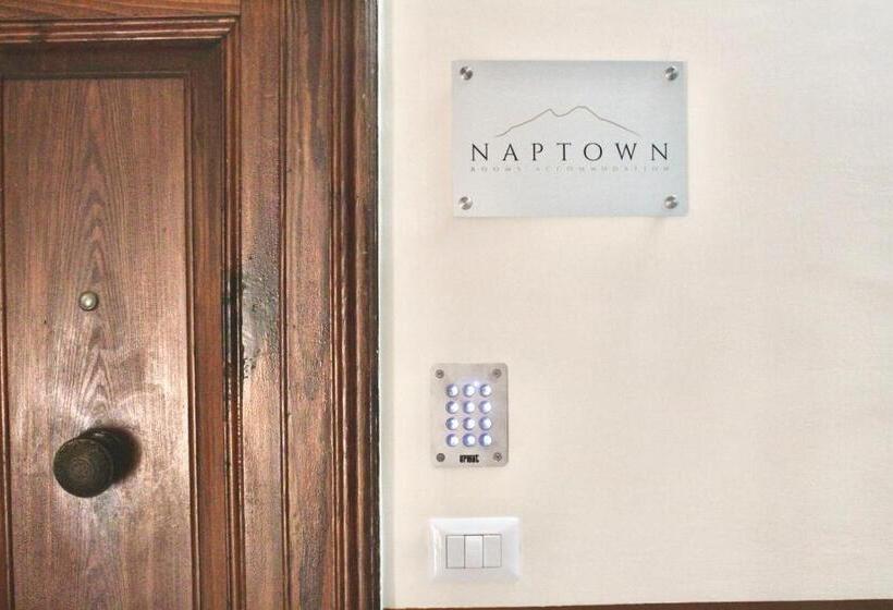 تختخواب و صبحانه Naptown Rooms