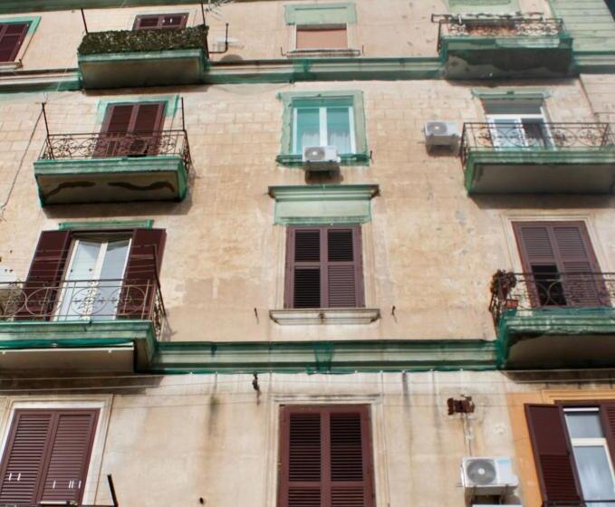 تختخواب و صبحانه Naptown Rooms