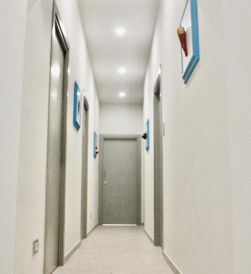 تختخواب و صبحانه Naptown Rooms