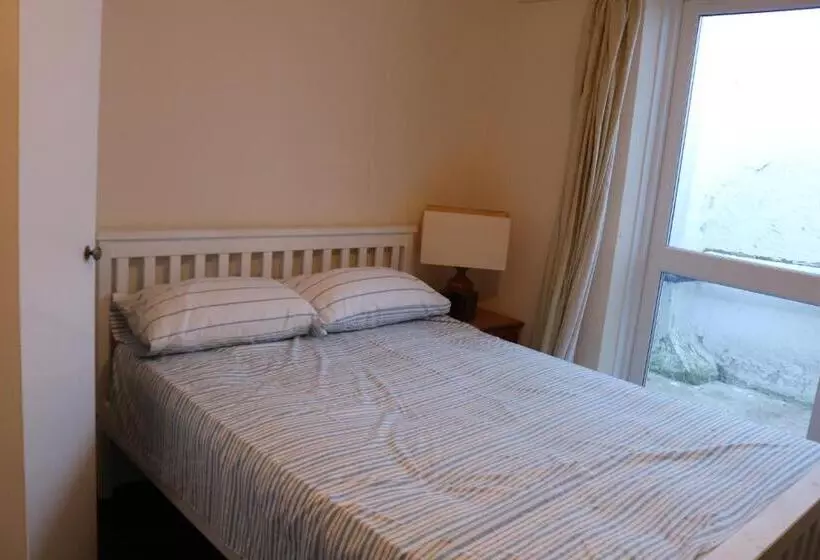 Hotelli Lennard House