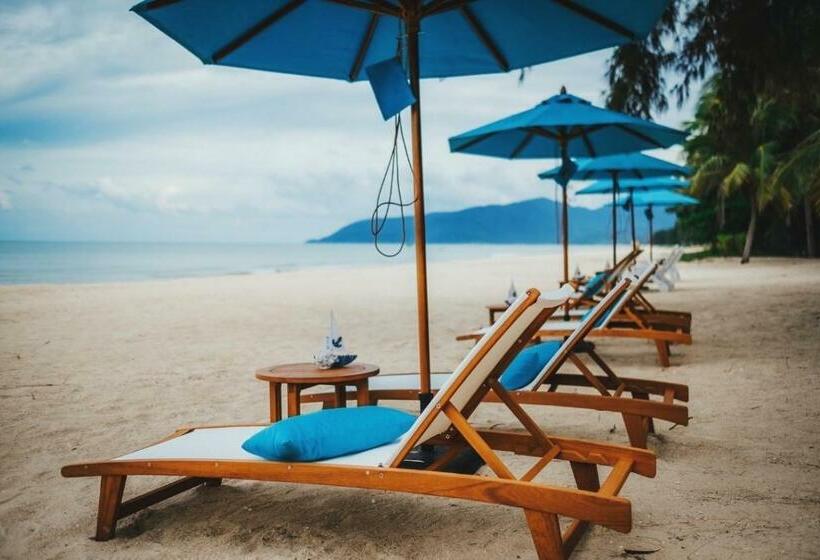 Khanom Sea Beach Resort