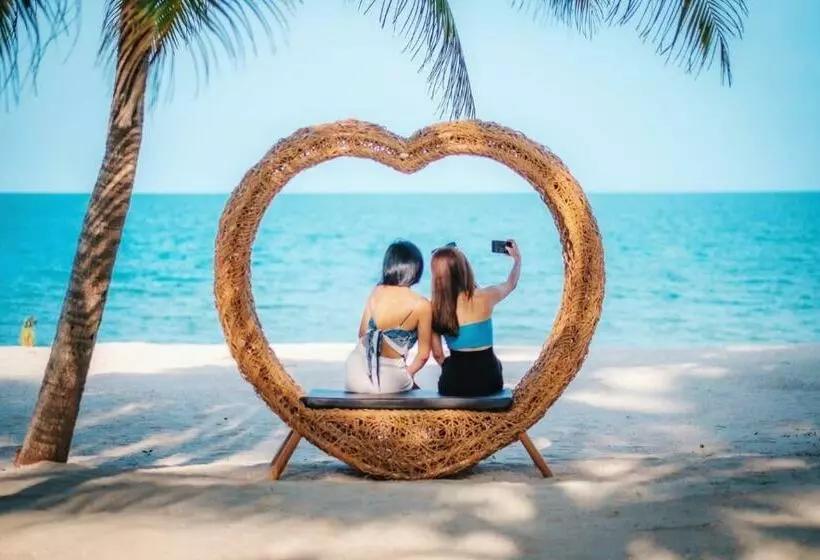 Khanom Sea Beach Resort