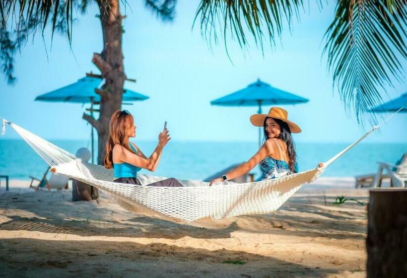 Khanom Sea Beach Resort