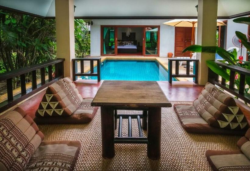 Khanom Sea Beach Resort