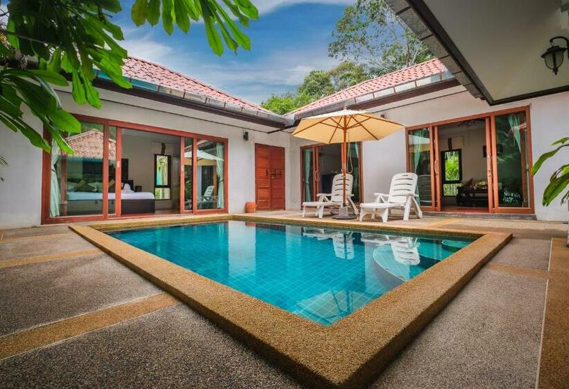 Khanom Sea Beach Resort