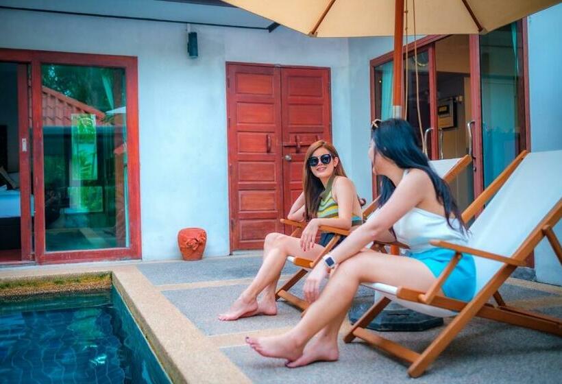 Khanom Sea Beach Resort