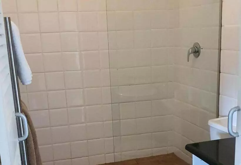 Majatalo Lagoona Inn