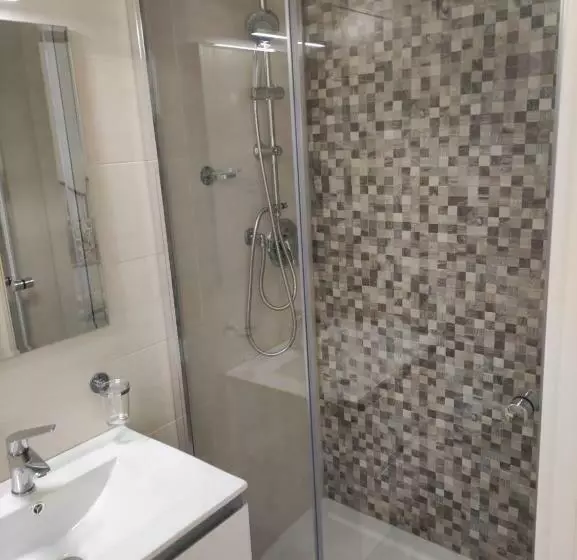 تختخواب و صبحانه Mareluna Rooms
