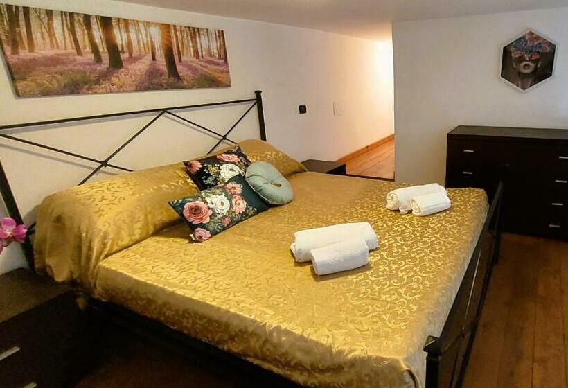 Gemelli Holidays  2 Easy Lofts, Groundfloor With Courtyard, Mezzanine Bedroom, Baby & Pet Friendly