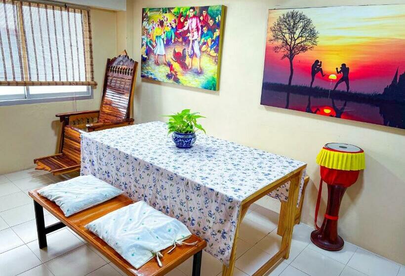 Pensjonat Hello Hostel Ayutthaya