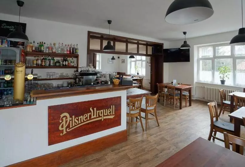 Majatalo Penzion A Restaurace Na Křižovatce