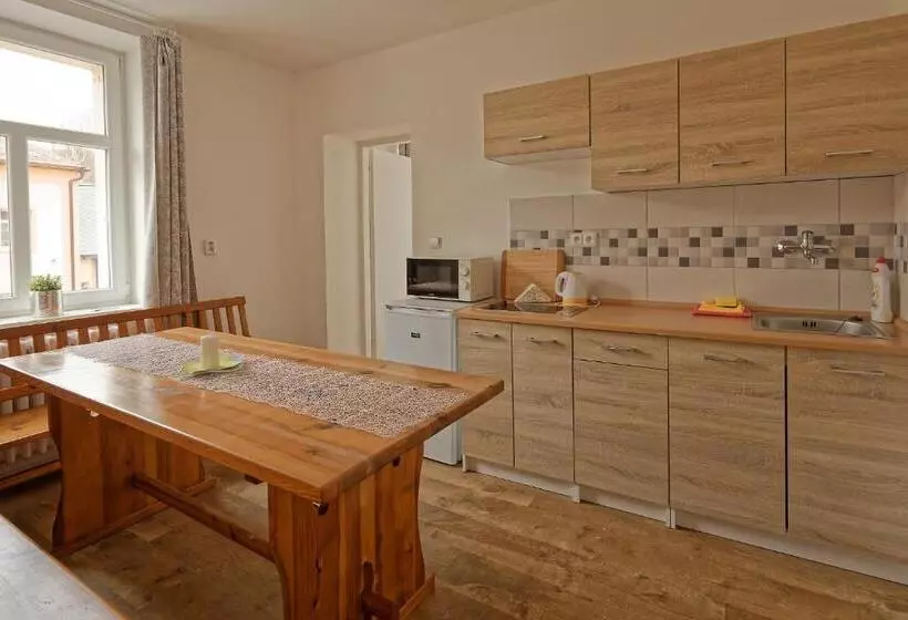 Majatalo Penzion A Restaurace Na Křižovatce