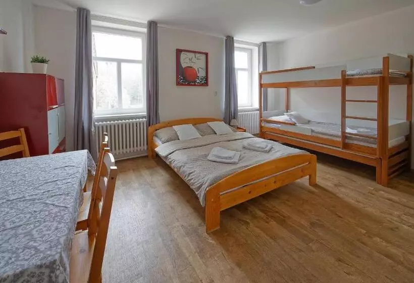 Majatalo Penzion A Restaurace Na Křižovatce