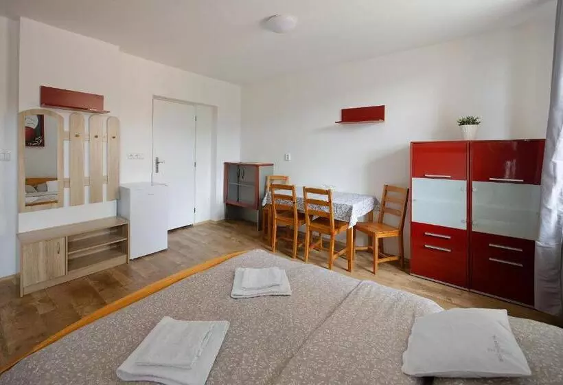 Majatalo Penzion A Restaurace Na Křižovatce