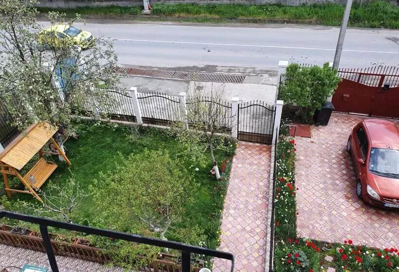 Pensiunea Cireșul Alb