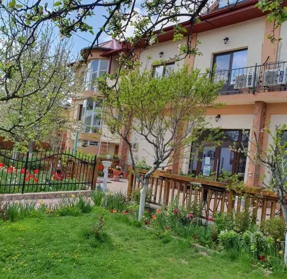 Pensiunea Cireșul Alb