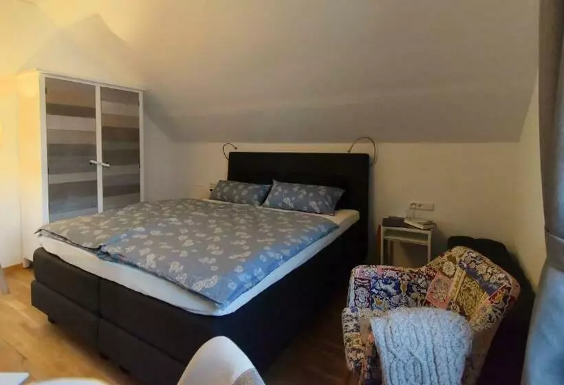 Aamiaismajoitus (B&B) Haus Wopke