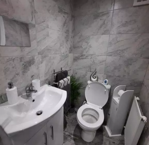 Forest View Impeccable Two Bedroom House