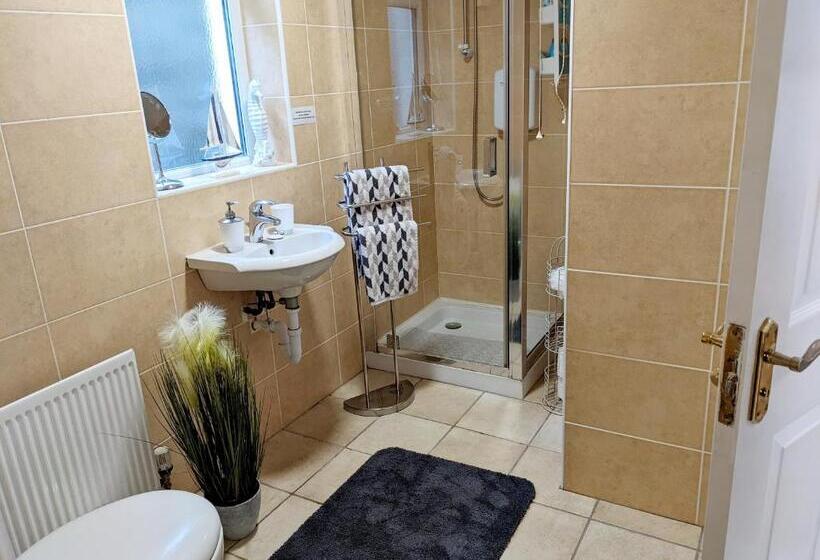 Forest View Impeccable Two Bedroom House