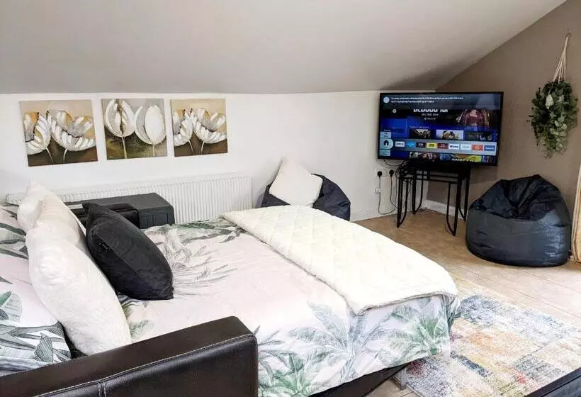 Forest View Impeccable Two Bedroom House