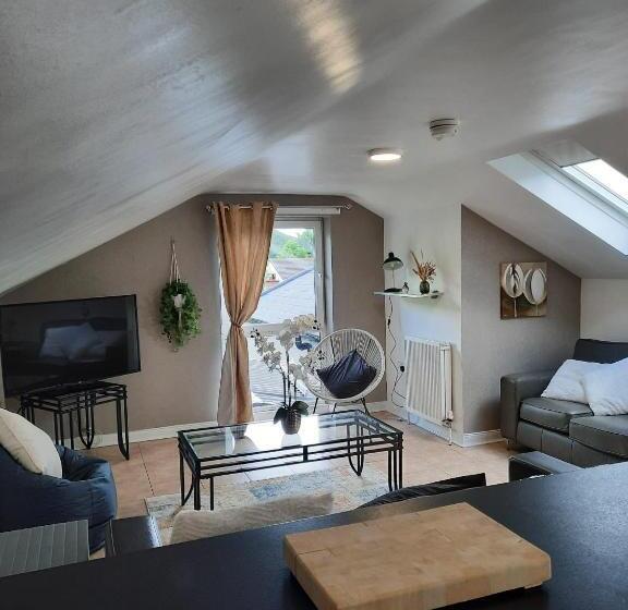 Forest View Impeccable Two Bedroom House