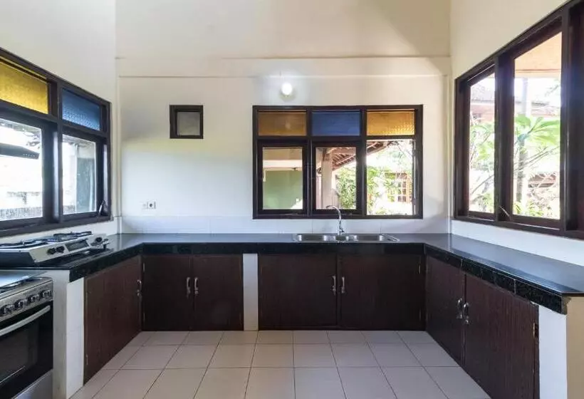 Hotelli Oyo 3836 Vedanta Villa