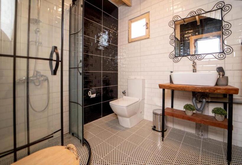 Peaceful House With Patio And Backyard In Kayakoy Fethiye