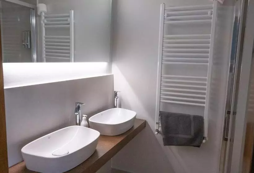 پانسیون Ale House