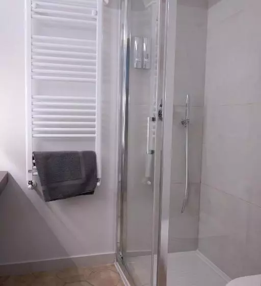 پانسیون Ale House