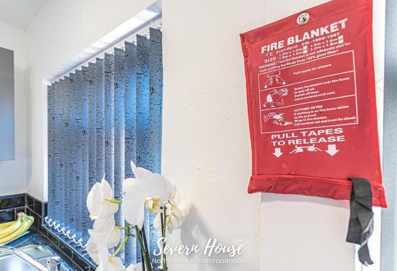 Severn Street House Serviced Accommodation