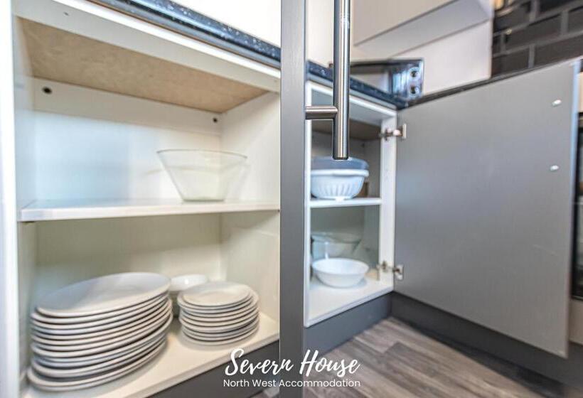Severn Street House Serviced Accommodation