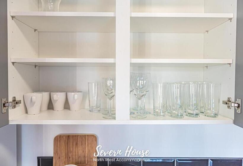 Severn Street House Serviced Accommodation