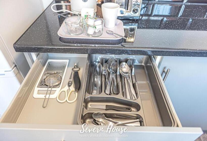 Severn Street House Serviced Accommodation