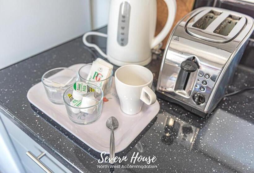 Severn Street House Serviced Accommodation