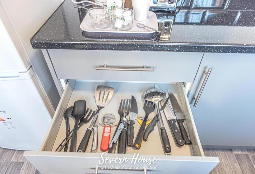 Severn Street House Serviced Accommodation