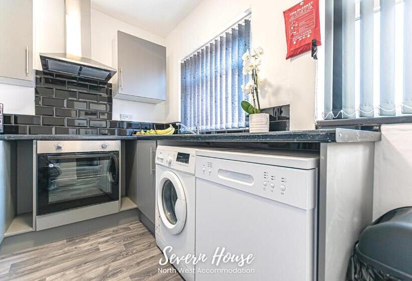 Severn Street House Serviced Accommodation