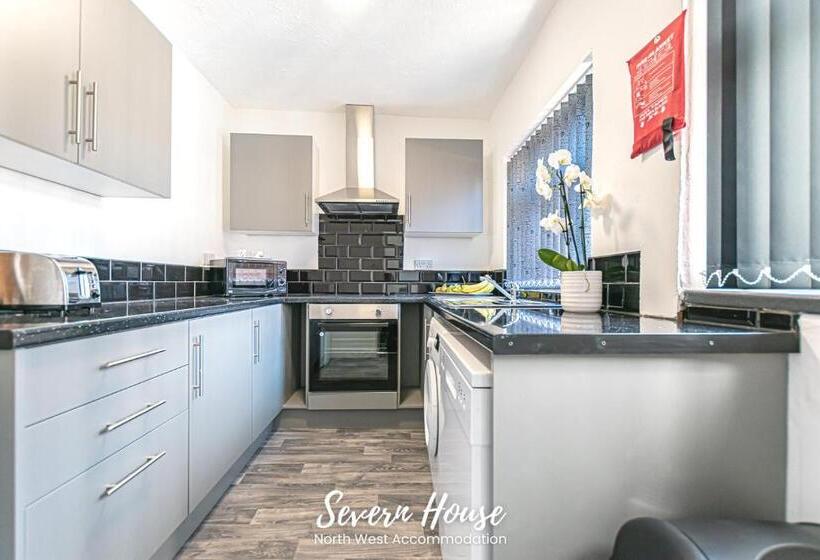 Severn Street House Serviced Accommodation