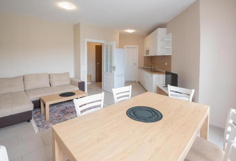 апартамент за гости влади в комплекс Garden Palace Balchik