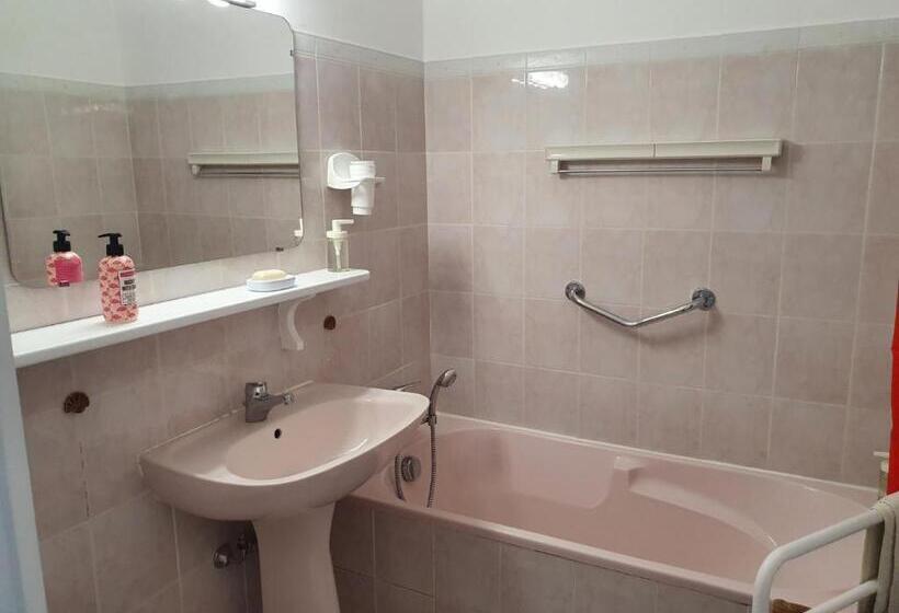 Royal Palm Juan Les Pins Appartement 53m2 Avec Terrasse Ensolleillée 5e Dernier étage 200m De La Pl