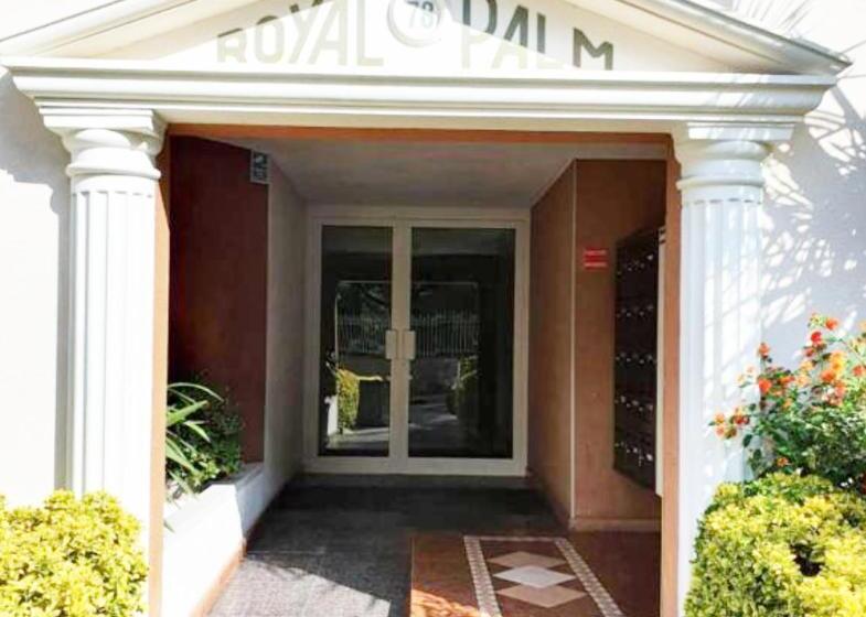 Royal Palm Juan Les Pins Appartement 53m2 Avec Terrasse Ensolleillée 5e Dernier étage 200m De La Pl