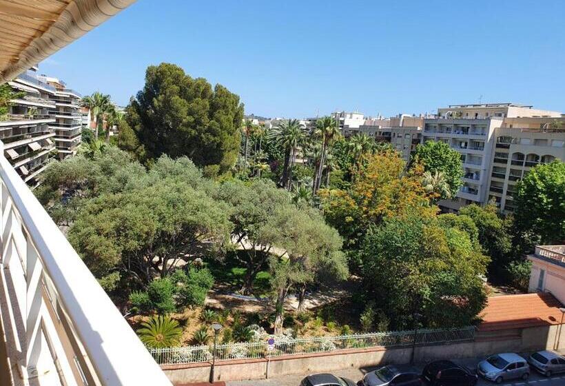 Royal Palm Juan Les Pins Appartement 53m2 Avec Terrasse Ensolleillée 5e Dernier étage 200m De La Pl